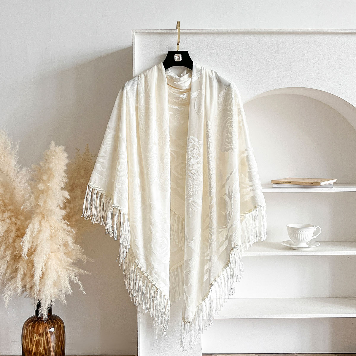 レトロベルベットタッセルスカーフ花柄刺繍暖かいアウターショー - Shawl Wrap Winter のレビューと価格